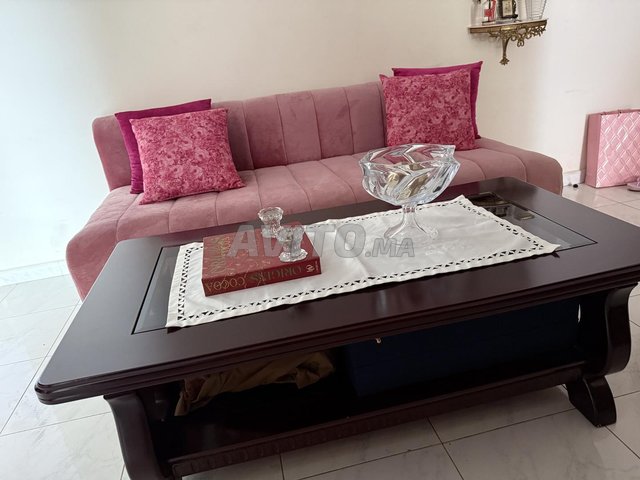 Canapé et table basse à vendre