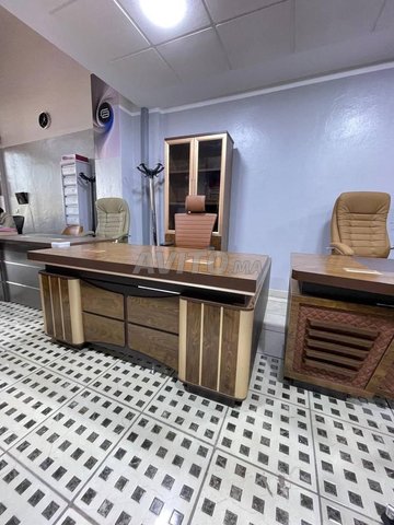 Bureau en bois design confort et prestige réunis
