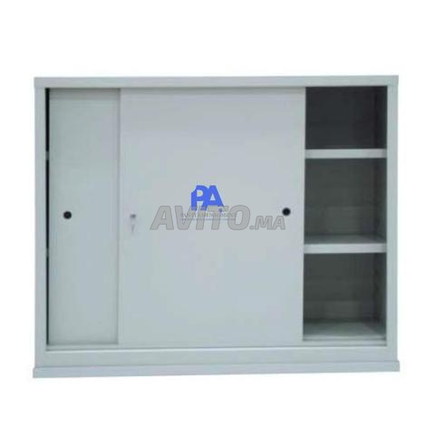 Armoire basse métallique avec 2 portes battante 