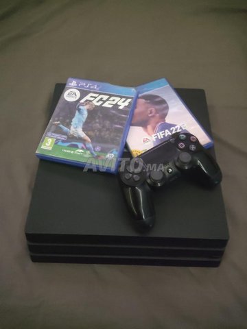 ❗PS4 PRO M3AHA 2 JEUX FC24 WA FIFA 22 WA MANETTE 