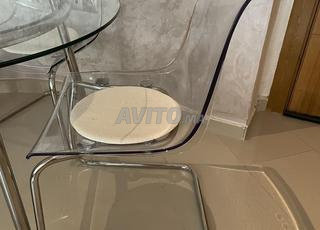 Table de salon ronde plus 4 chaises