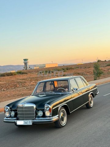 مرسيدس بنز 280 S في الناظور