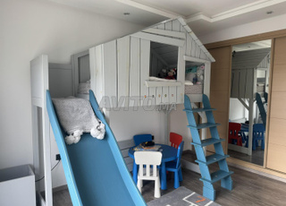 Lit cabane enfant avec matelas