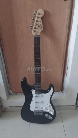 guitare électrique fender stratocaster noire