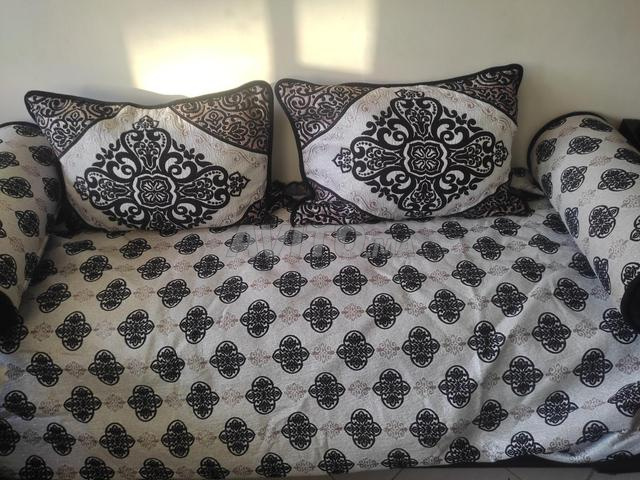 طلامط فيهم 2.60 *2.60*1.80*2.37 و 6 مزاود13مخدة