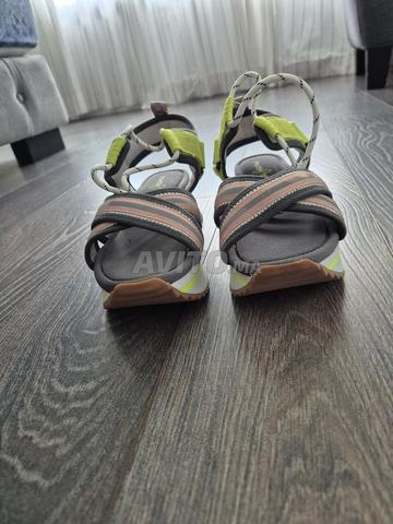 Une paire de sandales neuve taille 36 - 2