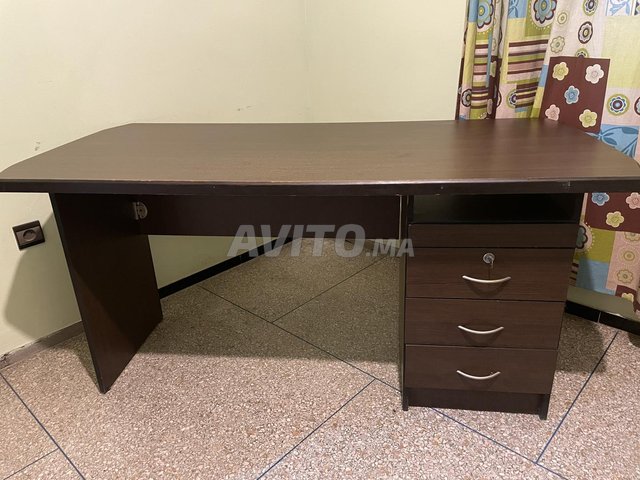 Bureau Bois Solide 1m50x70cm Bon Etat Verrou