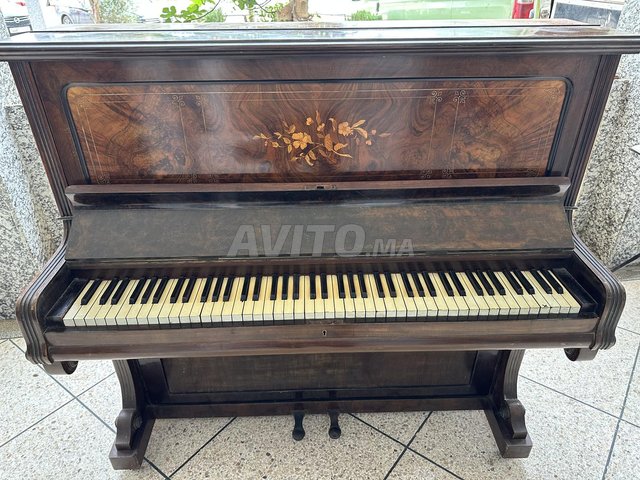 بيانو عمودي