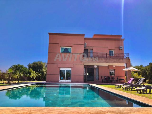 Villa avec fournitures à vendre