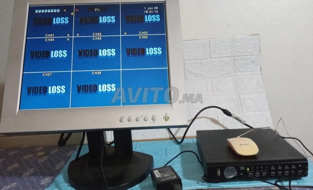 DVR 8Ch 500 GB AVEC ÉCRAN LCD 17 