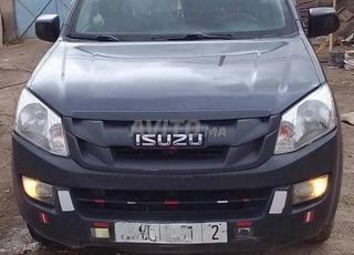 USUZU D MAX MODÈLE 31/8/2017 Bonne état 