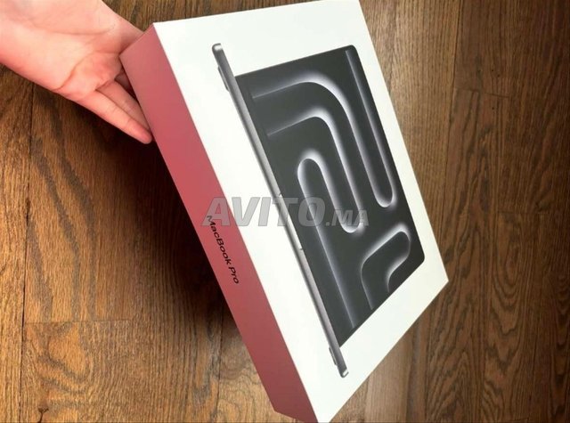MacBook pro M3 pro 14 inch 18 gb ram 512 stockage 