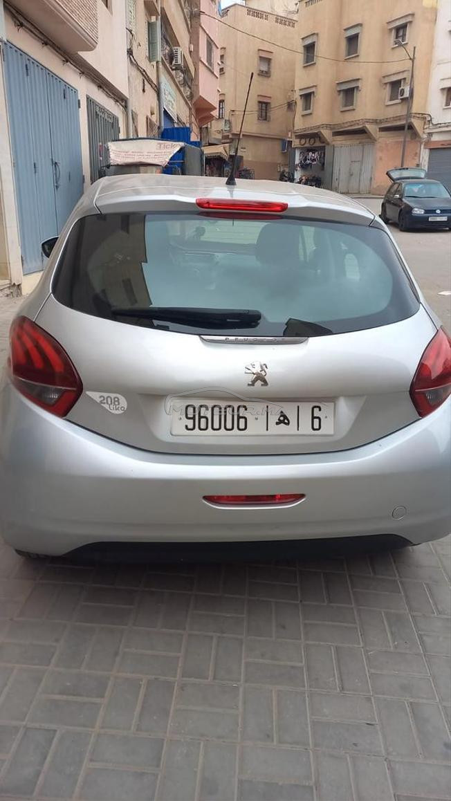 peugeot 208 modéle 2017 