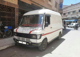 Mercedes-Benz 207D Diesel Manuelle 1982 à Nador