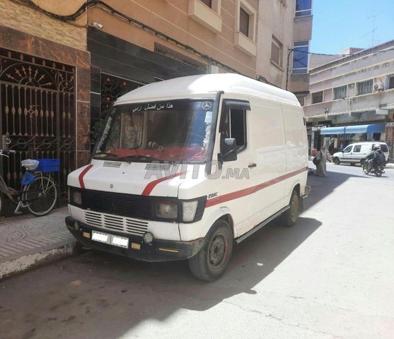 Mercedes-Benz 207D Diesel Manuelle 1982 à Nador