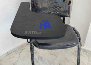 Chaise et tablette écritoire/كرسي مع طاولة جانبية 