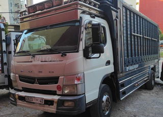 شاحنة canter fuzo 