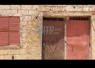 بيت للبيع يحتاج للإصلاح مكون من طبق و التاني صندوق