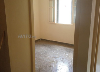 كراء بيوت فدار مجددة و مأمنة للنساء