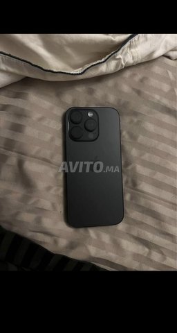 iPhone 16 Pro 128 Go Noir État 100
