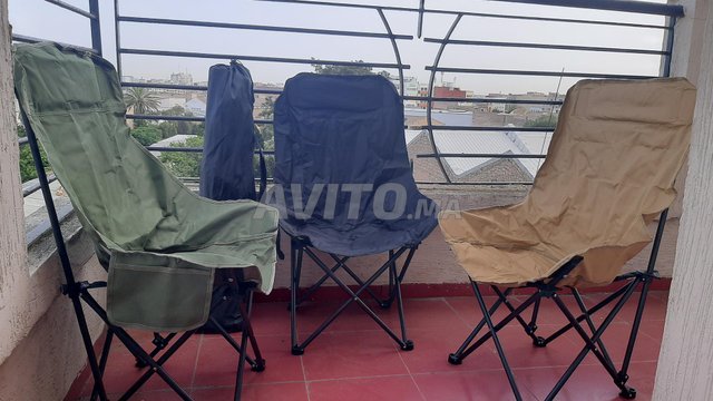 Chaises et tables pliables de plage