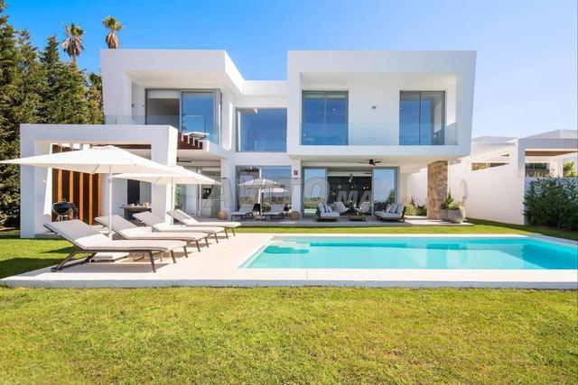 Villa Haut Standing à vendre à  Souissi Rabat