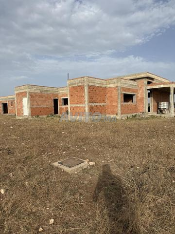 Villa de 400M dans terrain de 14000 M - 2