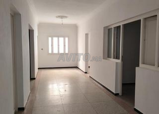 A vendre maison à deux étages séparés.