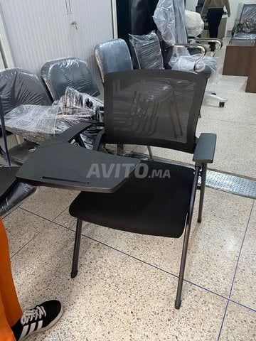 Chaise avec écritoire pliable finition d'impor