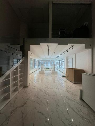 Local commercial à côté de Carré Eden - 2