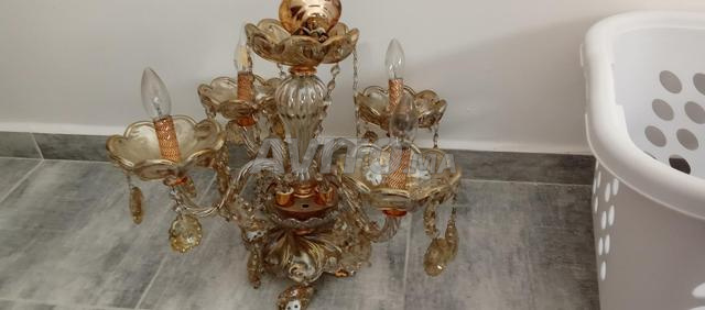 أثاث مستعمل 2 تريات و زربية و 3 طابلو و 2 رواقات 