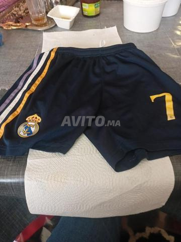 tenue de real  madride en noir taille 7-8 an - 2