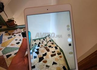 ipad mini 4   64 gb ( qera letahit )