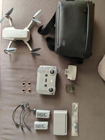 drone DJI mini 2 avec ses accessoires 