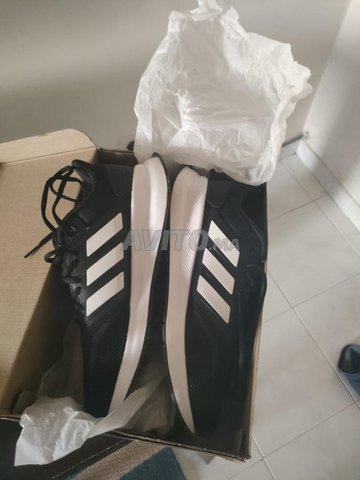 adidas original Falcon taille 44 homme  
