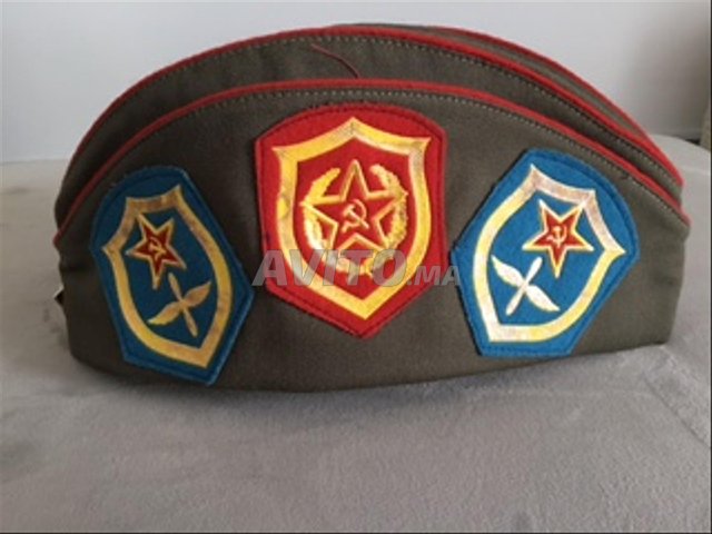 CALOT ancien de l'armée Russe avec badges