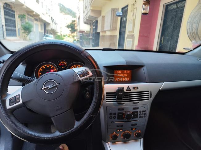 Opel Astra Essence Manuelle 2009 à Azrou