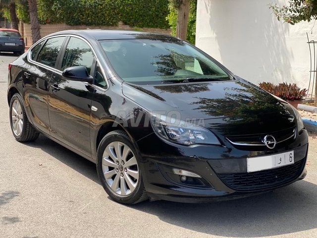 Opel Astra Diesel Manuelle 2018 à Rabat