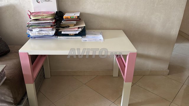 Bureau IKEA pour enfant à vendre. 