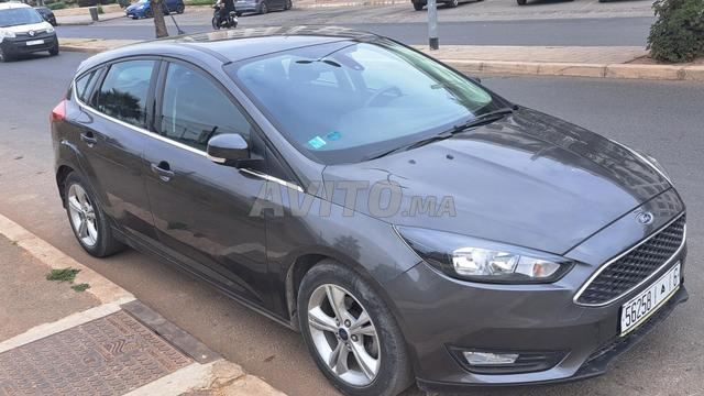 Ford focus 60000 km très bon etat - 2