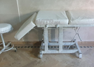 Lit de massage réglable 