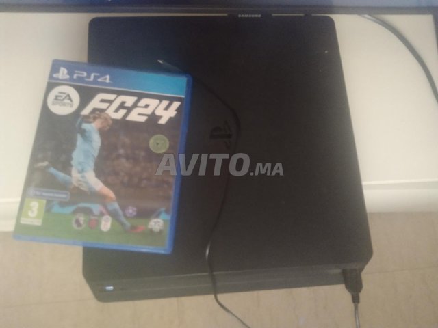 ps4 slim 1 TB avec Fc 24 CD et un compte de jeux