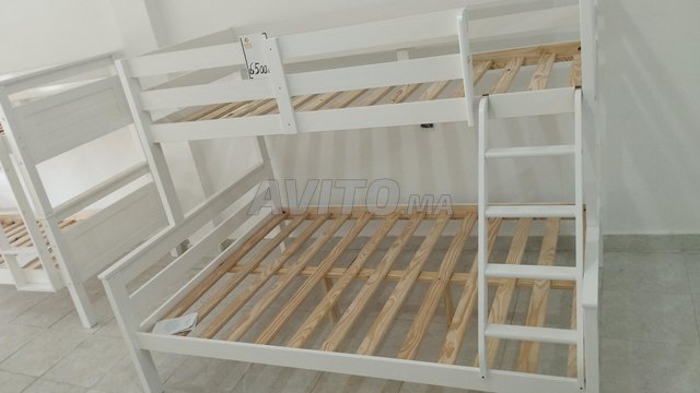 سرير بطابقين حجم متوسط وكبير