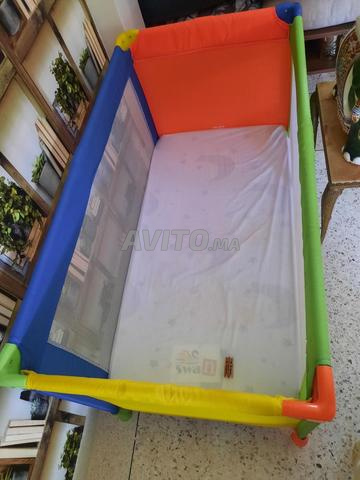 Lit multicolore en très bon état 