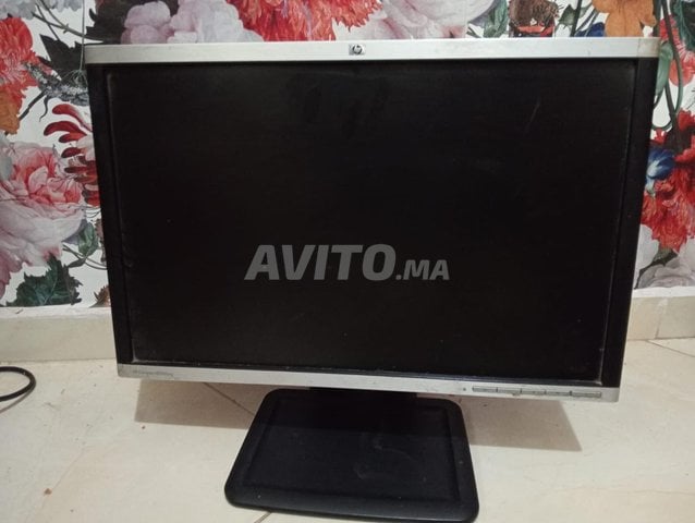 HP Compaq LA2205wg Ecran PC 