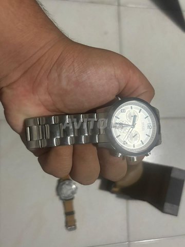 2 montres  aviator et  guess toutes neufs
