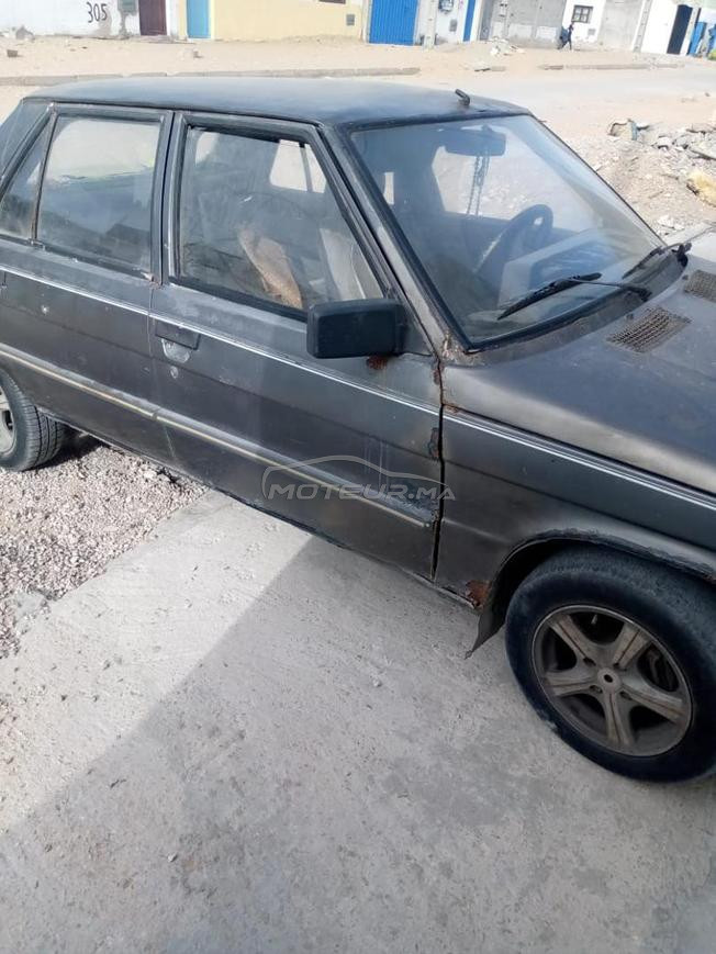 Renault R9 Essence Manuelle 1990 à Tarfaya