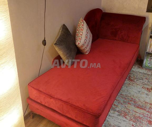  Méridienne en velours rouge élégante