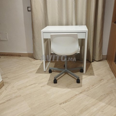 bureau enfant avec chaise à roulettes 