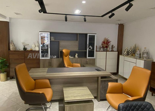 bureau avec retour et caisson et 3 chaises 